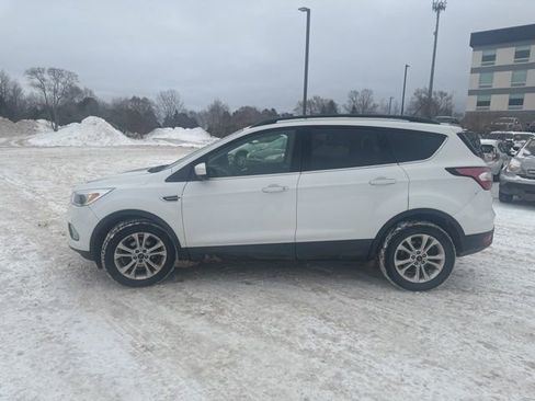 Used 2018 Ford Escape SE image 1