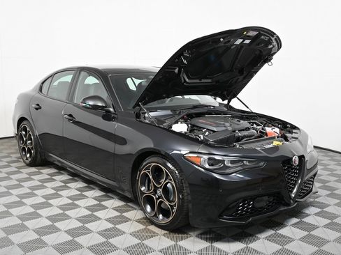 New 2025 Alfa Romeo Giulia w/ Driving Assist Package image 30