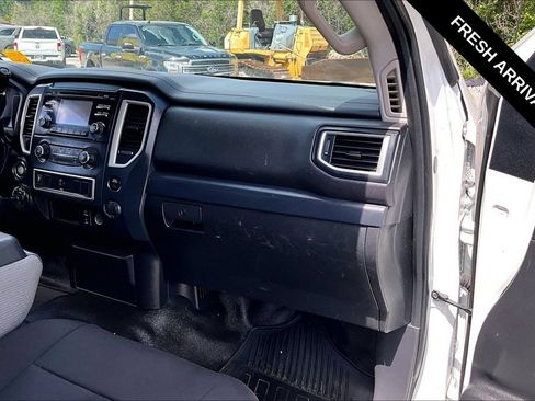 Used 2017 Nissan Titan S AWD/4WD image 23