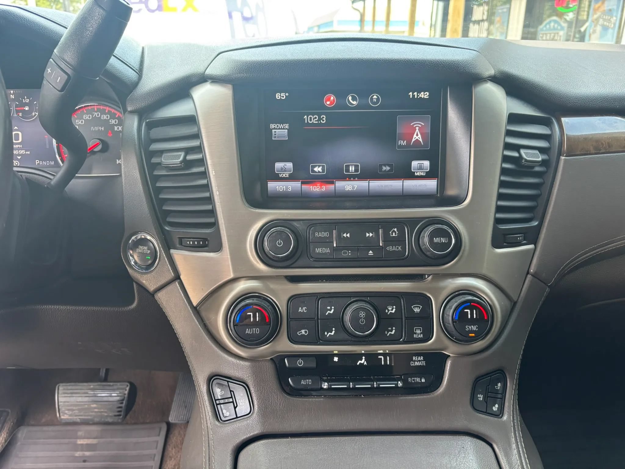 Used 2015 GMC Yukon Denali w/ Touring Package AWD/4WD image 32