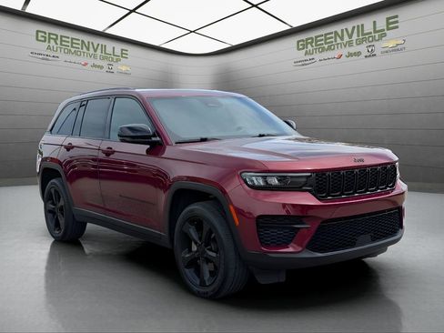 Used 2023 Jeep Grand Cherokee Altitude RWD image 8