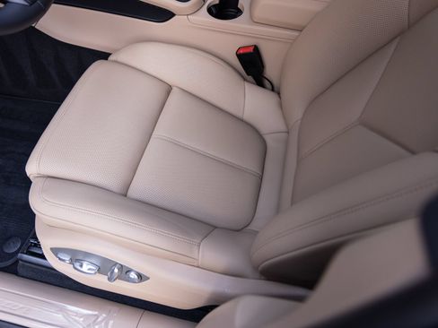 Certified 2026 Porsche Macan AWD/4WD image 22