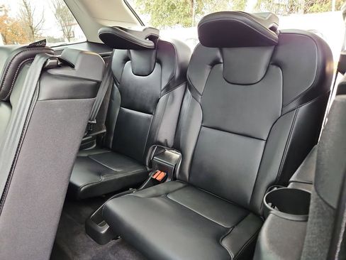 Used 2022 Volvo XC90 T5 Momentum w/ Climate Package image 32