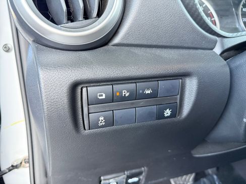 Used 2025 Nissan Versa S w/ Trunk Package image 21