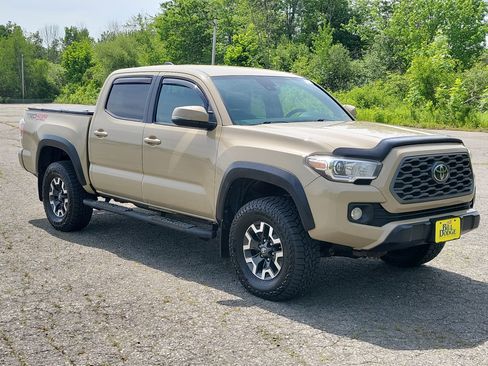 Used 2020 Toyota Tacoma TRD Off-Road w/ Technology Package AWD/4WD image 3