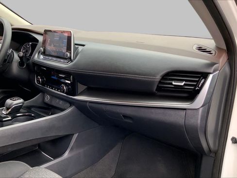 Used 2023 Nissan Rogue SV AWD/4WD image 19