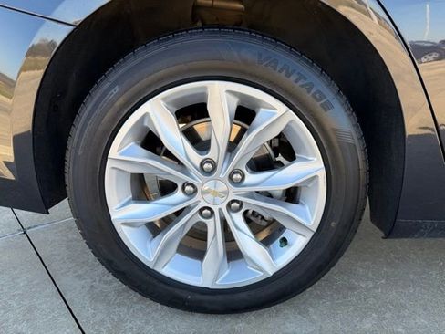 Used 2023 Chevrolet Malibu LT image 9