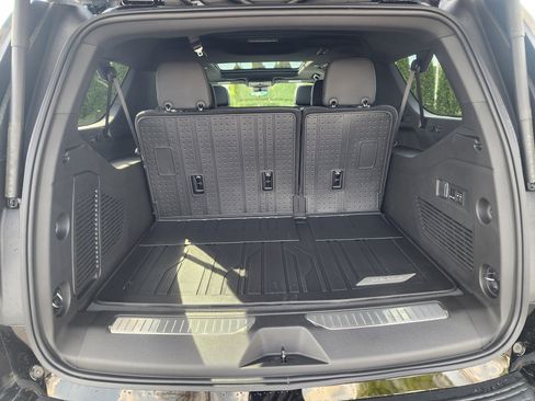 New 2026 Chevrolet Suburban High Country RWD image 12
