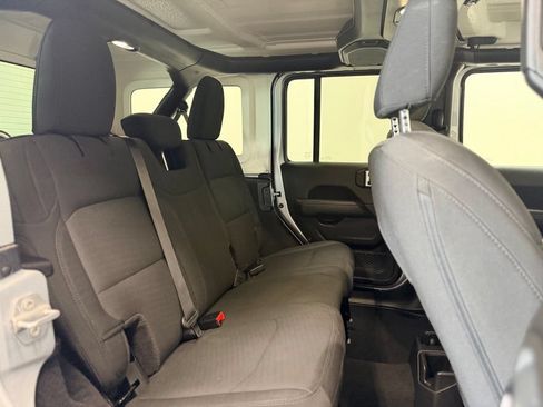Used 2023 Jeep Wrangler Unlimited Sahara AWD/4WD image 22