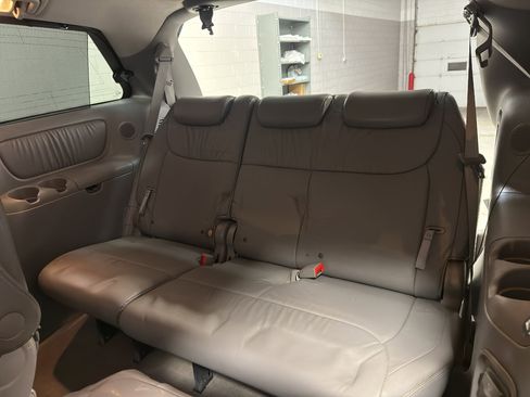 Used 2008 Toyota Sienna XLE Limited image 28