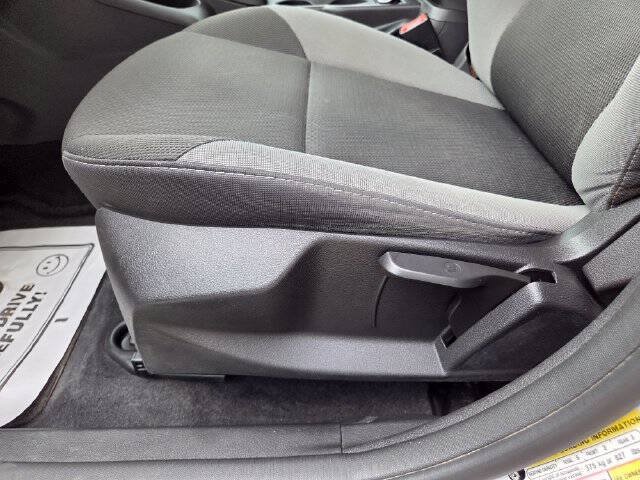 Used 2014 Ford Focus SE FWD image 13