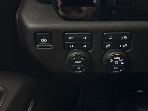 Certified 2025 Chevrolet Silverado 2500 LTZ w/ LTZ Convenience Package AWD/4WD image 20