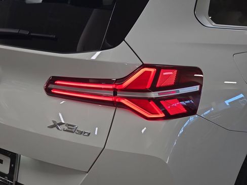 Used 2025 BMW X3 xDrive30i w/ Premium Package image 33