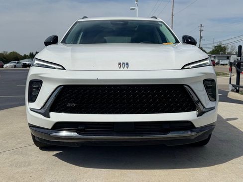 Used 2024 Buick Envision Sport Touring image 2