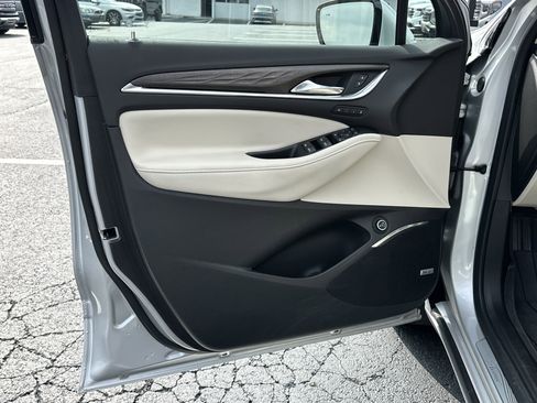 Used 2022 Buick Enclave Avenir w/ Avenir Technology Package image 10