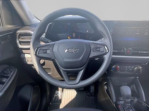 Used 2026 Chevrolet TrailBlazer LT w/ Midnight Edition AWD/4WD image 9