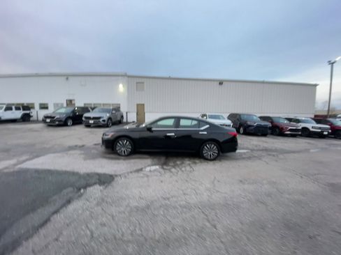 Used 2025 Nissan Altima 2.5 SV image 16