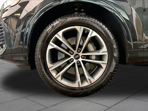 Certified 2025 Audi Q7 2.0T Premium w/ Convenience Plus Package AWD/4WD image 11