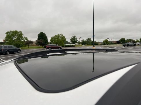 Used 2024 Chevrolet Equinox LT AWD/4WD image 5