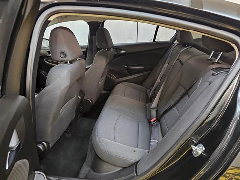 Used 2017 Chevrolet Cruze LT image 16