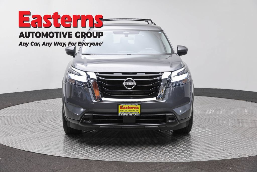 Used 2024 Nissan Pathfinder SV AWD/4WD image 2