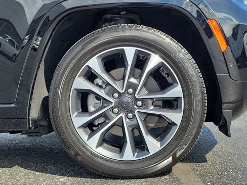 Used 2023 Jeep Grand Cherokee Overland w/ Advanced Protech Group III AWD/4WD image 9