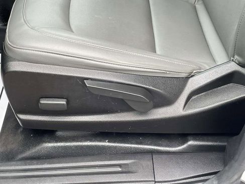 Used 2020 Chevrolet Colorado Base image 17