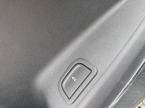 Used 2025 Chevrolet Traverse RS image 47