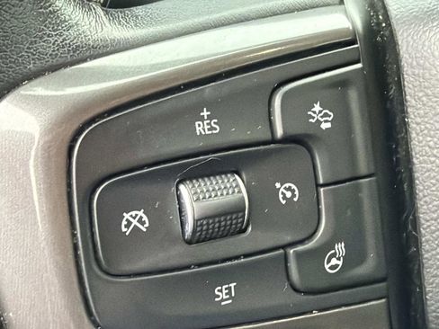 Used 2021 Chevrolet Suburban RST w/ Luxury Package image 7