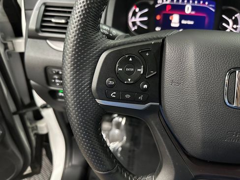 Used 2025 Honda Passport EX-L image 16