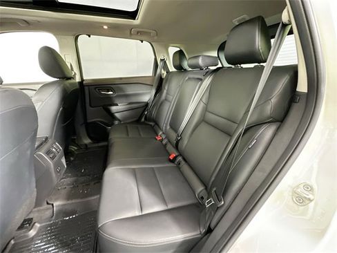 Used 2023 Nissan Rogue SV w/ SV Premium B Package image 26