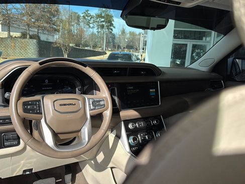 Used 2023 GMC Yukon Denali w/ Denali Reserve Package image 16