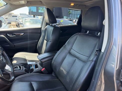 Used 2018 Nissan Rogue SL w/ Premium Package FWD image 12