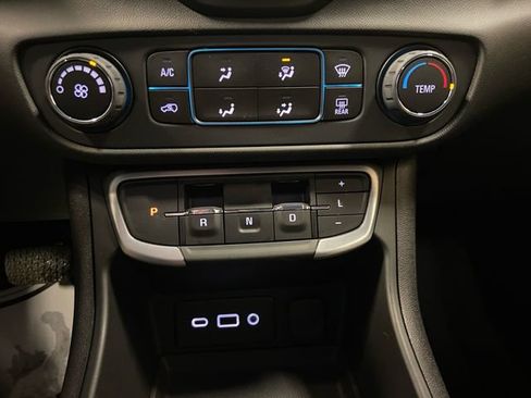 Used 2024 GMC Terrain SLE image 21