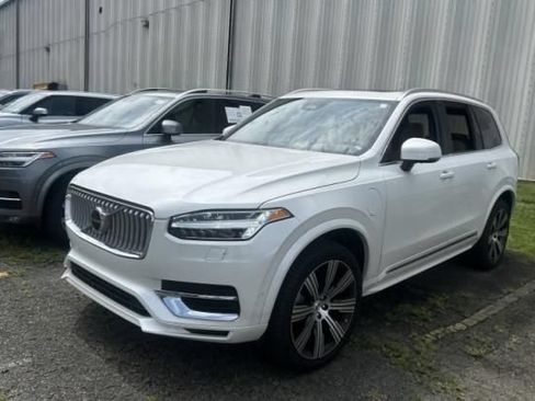 Used 2025 Volvo XC90 T8 Ultra w/ Protection Package Premier AWD/4WD image 3