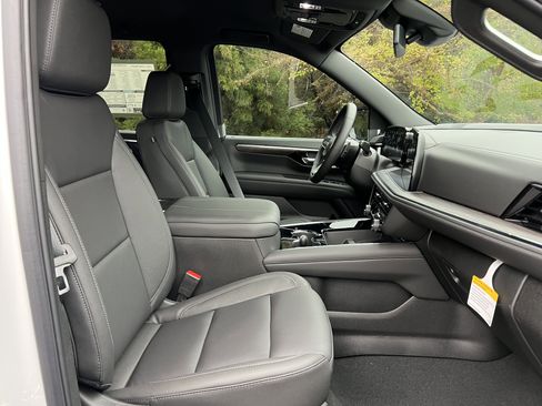 New 2026 Chevrolet Suburban LT image 31