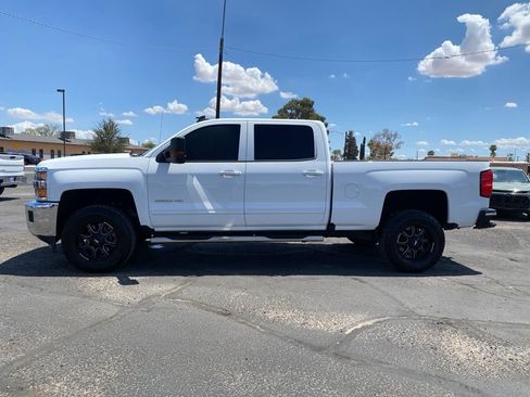 Used 2018 Chevrolet Silverado 2500 LT w/ LT Convenience Package RWD image 3