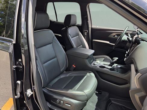 Certified 2023 Chevrolet Traverse Premier w/ Redline Edition FWD image 15