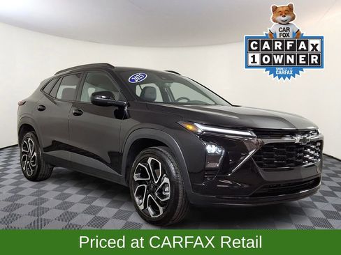 Used 2025 Chevrolet Trax RS FWD image 1