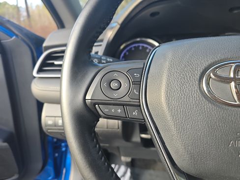 Used 2020 Toyota Camry SE image 16