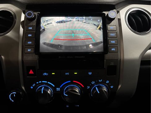 Used 2020 Toyota Tundra SR5 w/ SR5 Convenience Package AWD/4WD image 9