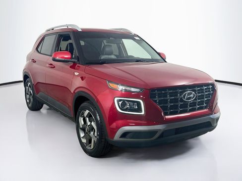 Used 2023 Hyundai Venue Limited w/ Cargo Package FWD image 3