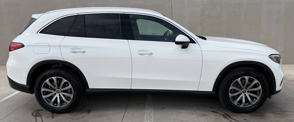 Used 2026 Mercedes-Benz GLC 300 4MATIC image 3
