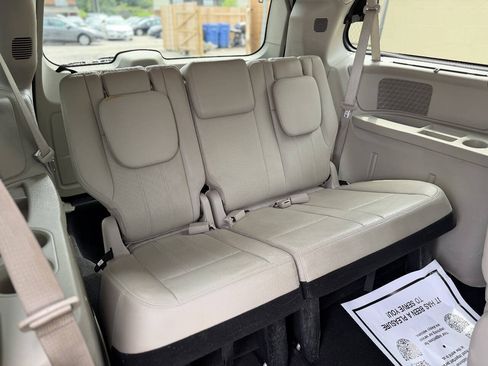 Used 2012 Chrysler Town & Country Touring-L w/ Entertainment Group #2 FWD image 20