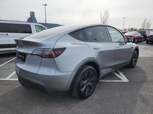 Used 2024 Tesla Model Y Long Range image 16