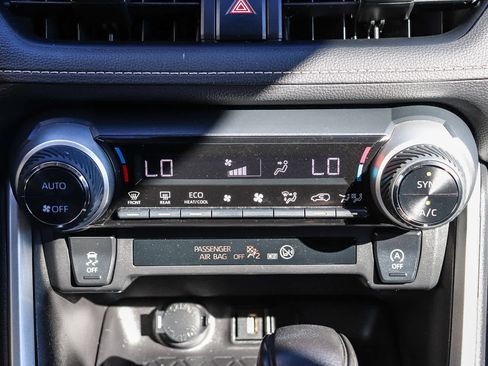 Used 2022 Toyota RAV4 XLE image 14