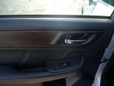 Used 2018 Subaru Outback 2.5i Limited image 23