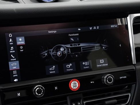 Used 2025 Porsche Macan image 17