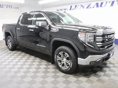 Used 2024 GMC Sierra 1500 SLT image 3