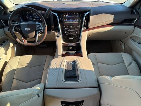 Used 2016 Cadillac Escalade Luxury image 32